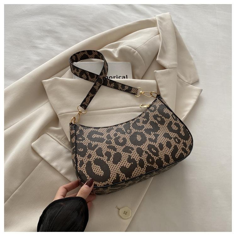

Design bag women 2025 popular new portable fashion leopard print shoulder armpit bag чёрный