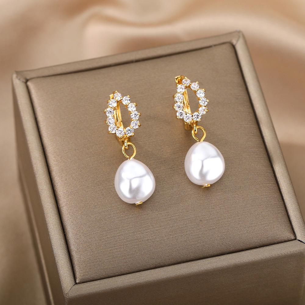 Korean Freshwater Pearl Geometric Round Earrings