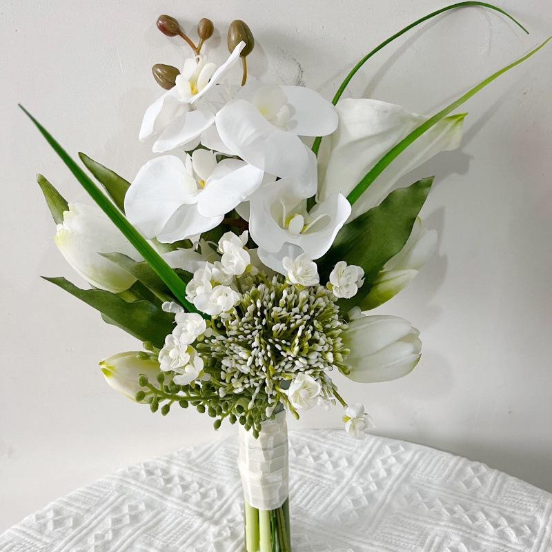 Elegant Handheld Simulation Bouquet: Calla Lilies and Tulips for Weddings, Photography, and Home Decor.