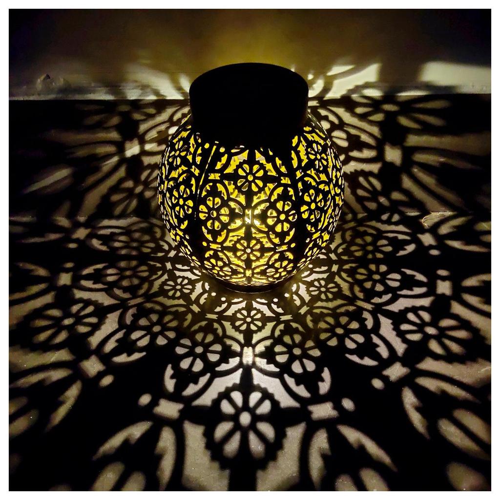 Schmiedeeiserne Solarlampe für Außenhof und Rasendekoration - Handliches Hohlprojektionsdesign