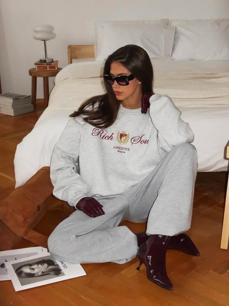 Plus Velvet Oversized Round Neck Sweatshirt - Versatile Spring/Autumn Top for Ladies