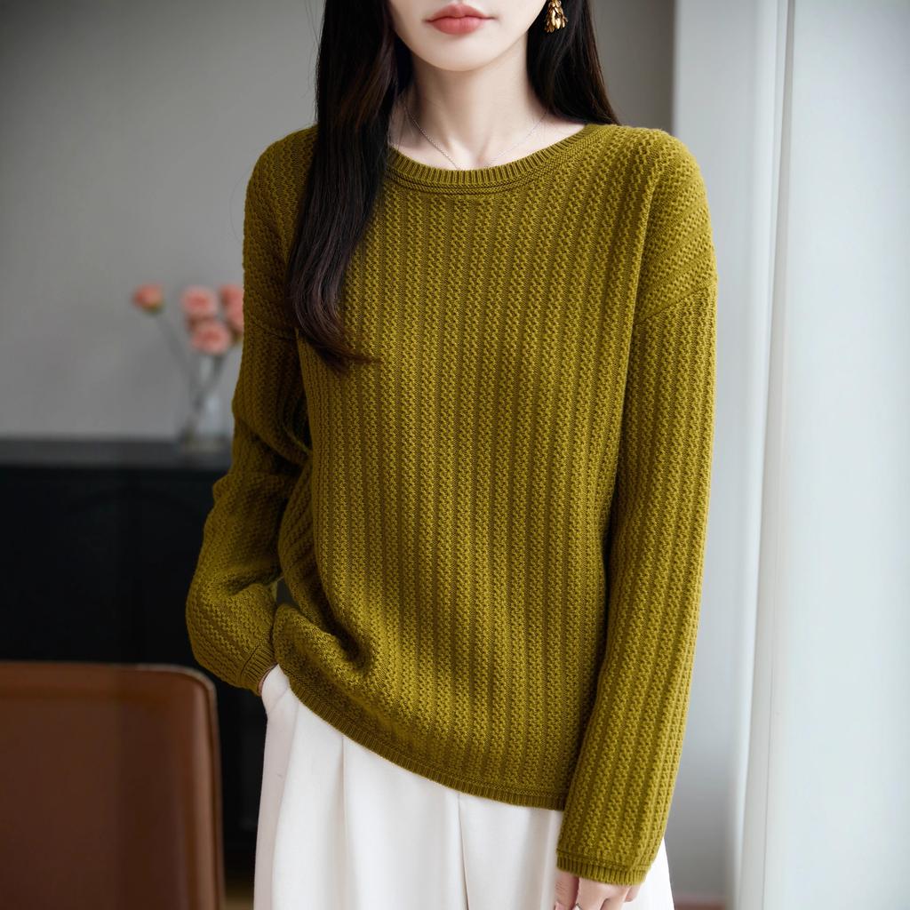 Jacquard Solid Color Thickened Base Layer, A New Round Neck and Versatile Knitted Sweater for Women In Autumn and Winter