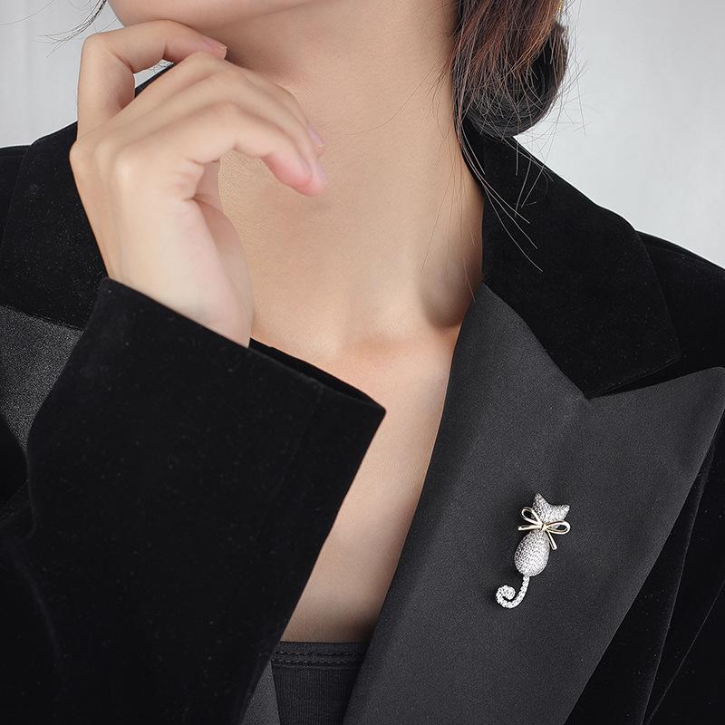 Fashion Rhinestone Cat Brooches Pin For Women Clothing Coat Jewelry Party Accessries Gifts