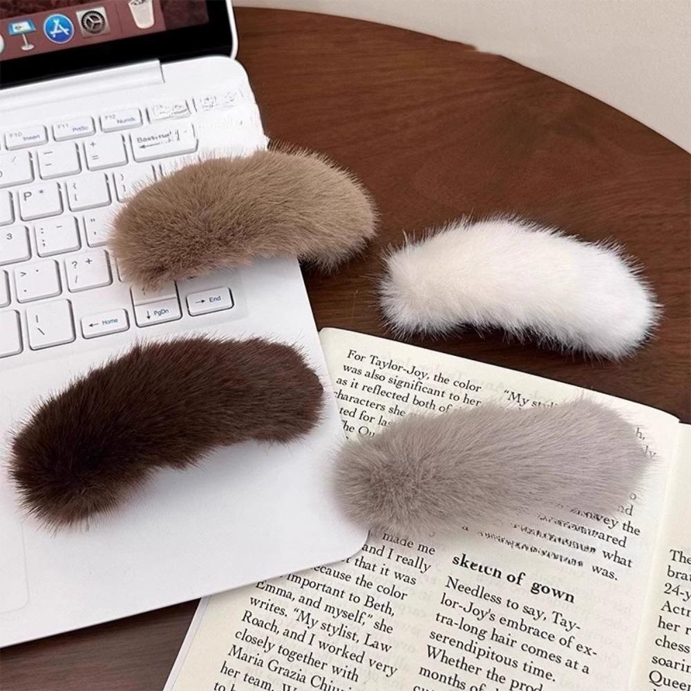 Winter Furry Small Twist Clip Girls Plush Hair Clip Plastic Acrylic Twisted Hair Claw Women Hair Accessories