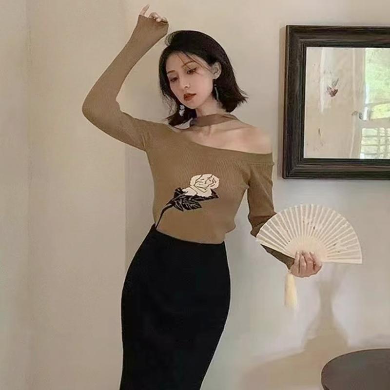 

The new slim-fit and thin temperament top, sexy hot girl design sense, one-shoulder long-sleeved bottoming shirt One Size хаки