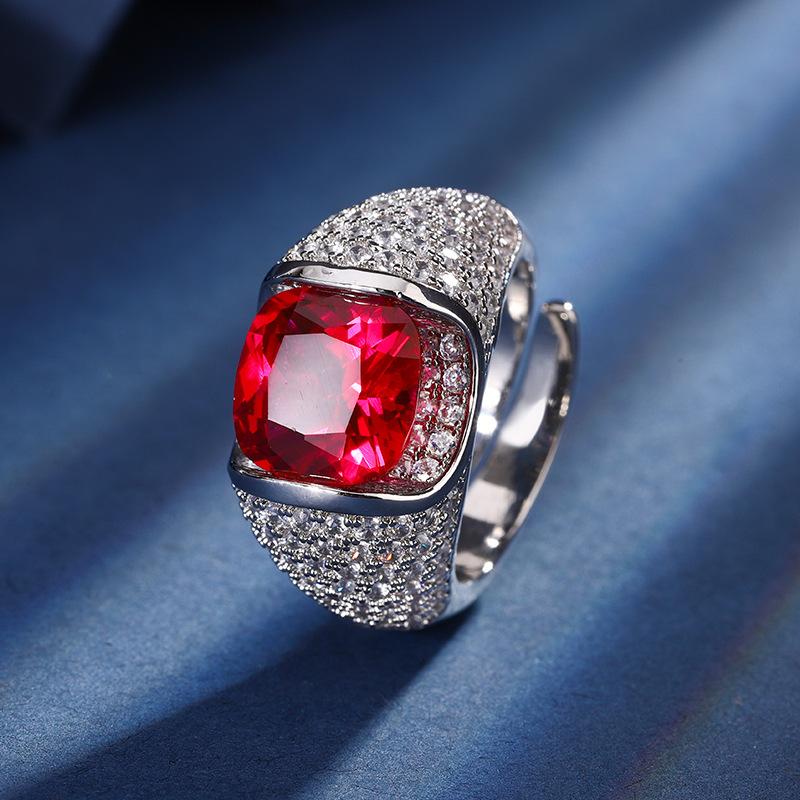 

Ювелирные изделия Медное основание Позолоченное Имитация цвета Драгоценный корунд Ретро Темпераментное кольцо Женское 10 * 10