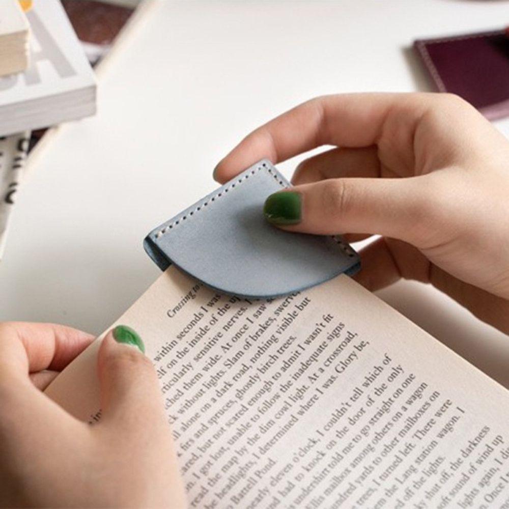 Protector Student PU Leather Handcrafted Teacher Gift Reading Marker Bookmarks Corner Page Marker