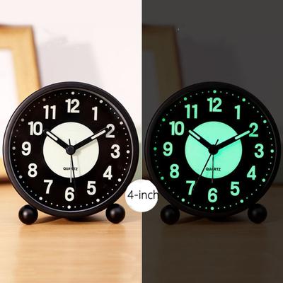 Semplice orologio da comodino con sveglia luminosa rotonda in metallo da 4 pollici, portatile, anti-caduta, con movimento silenzioso e luce notturna.
