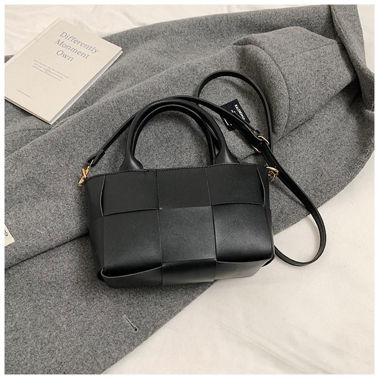 IELGY Woven Style Portable Bucket Bag Simple Commuter Messenger Bag