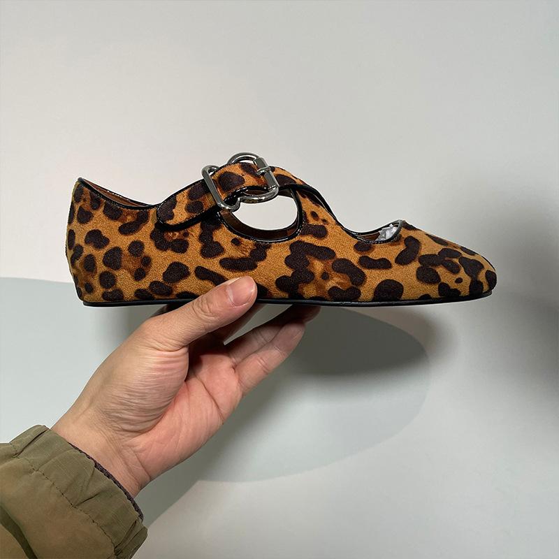 

Женские кожаные туфли-балетки с леопардовым принтом и перекрестной застежкой-пуговицей, в стиле ретро, модные, универсальные маленькие кожаные туфли 41 цветной печати леопарда