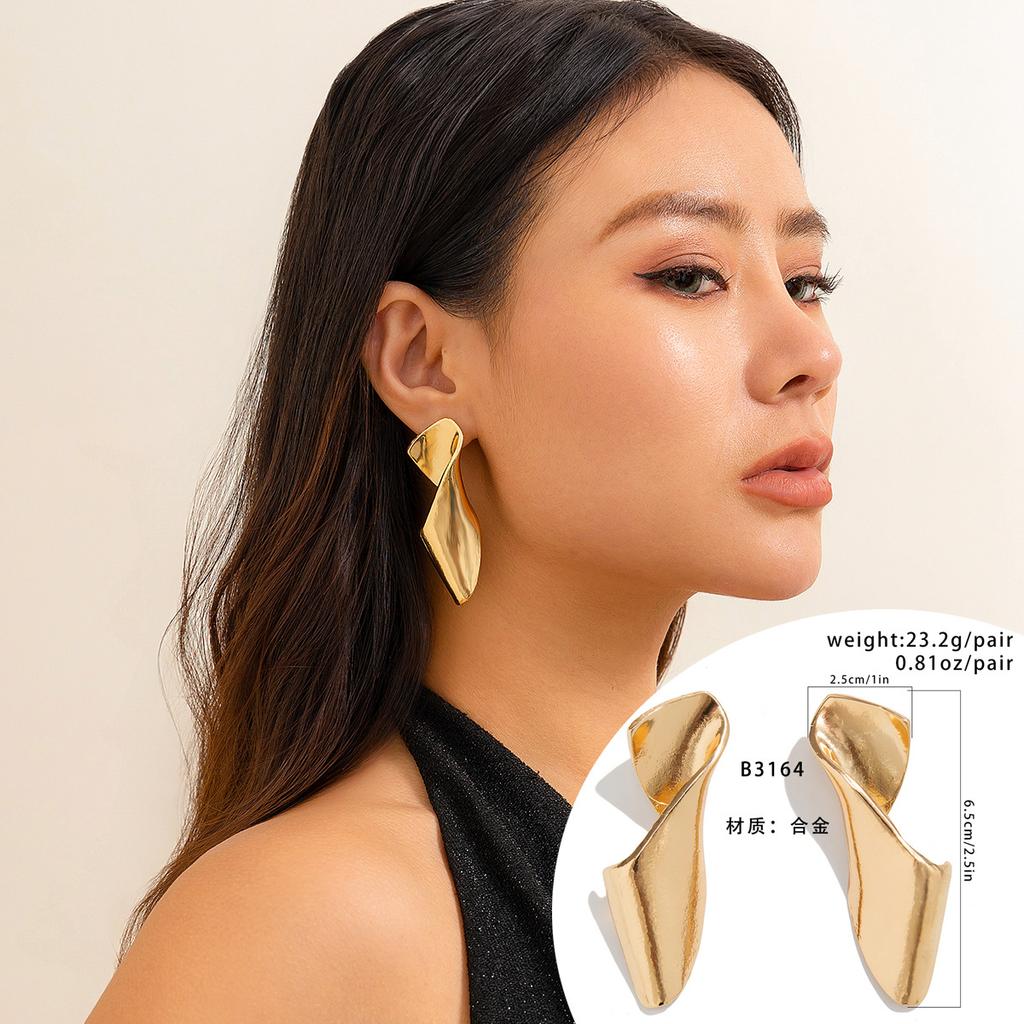 Fashion pleated metal smooth folding stud earrings women's retro versatile geometric earrings earrings