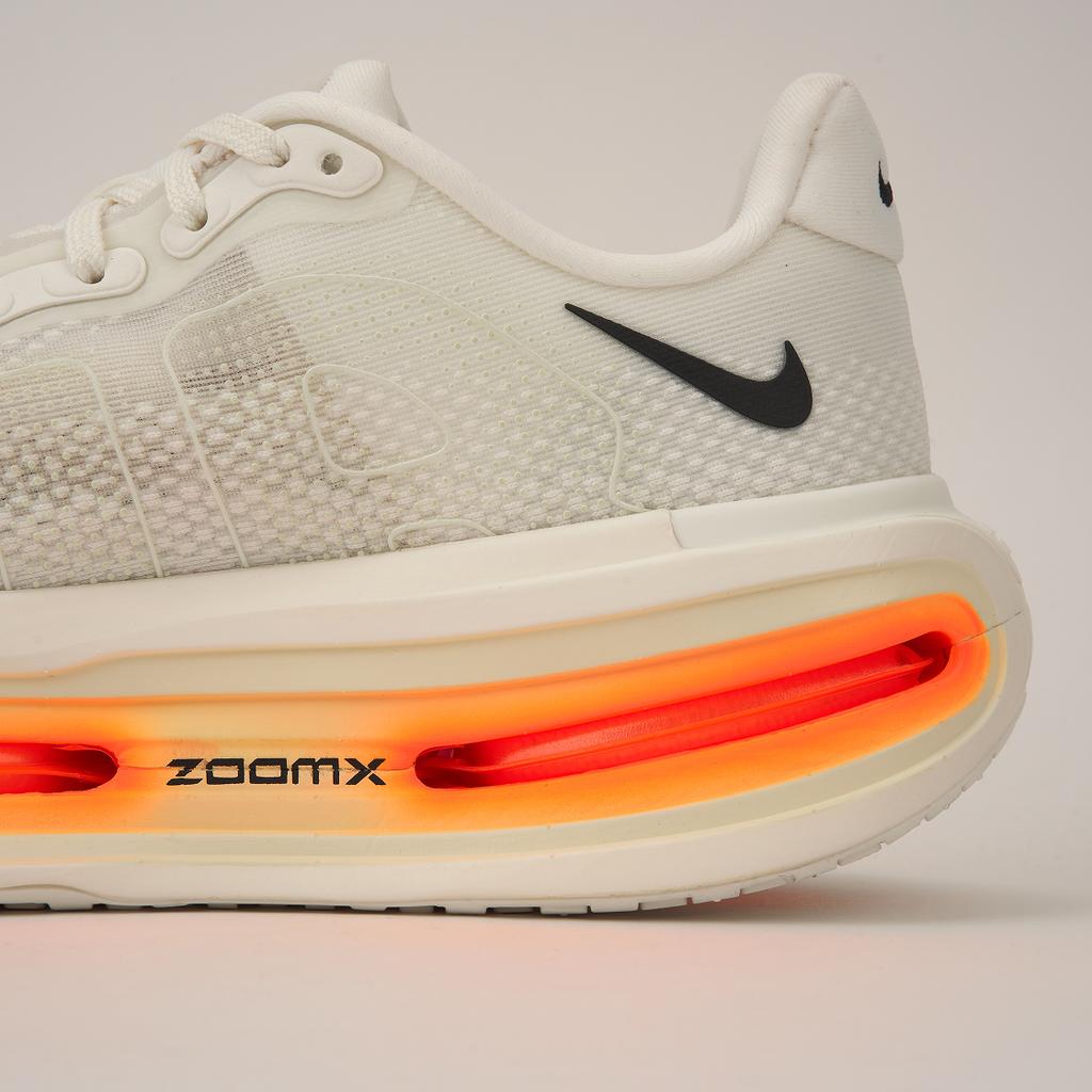 Nike Vomero Premium Yelken Toplam Turuncu Erkek Spor Ayakkabı Beyaz Hindistan Cevizi Sütü Siyah IQ4035-100