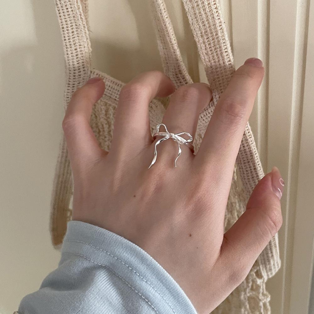 Xiaohongshu S925 Sterling Silver Women's Luxury Ring - Niche Design, Non-Fade Index Finger Fashion.