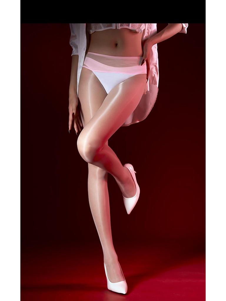 Ultratenké čierne bezšvové pančuchy Aurora – lesklé, sexy a elegantné pančuchové nohavice