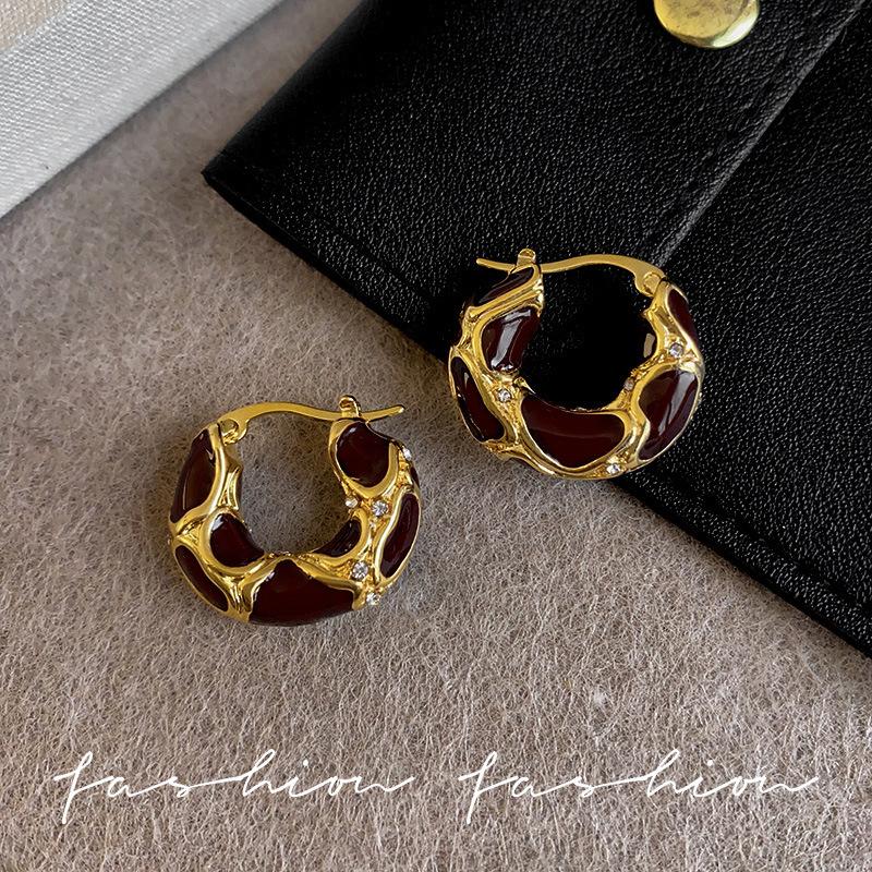 New Maillard retro burgundy medieval earrings women s spring French light luxury premium earrings earrings