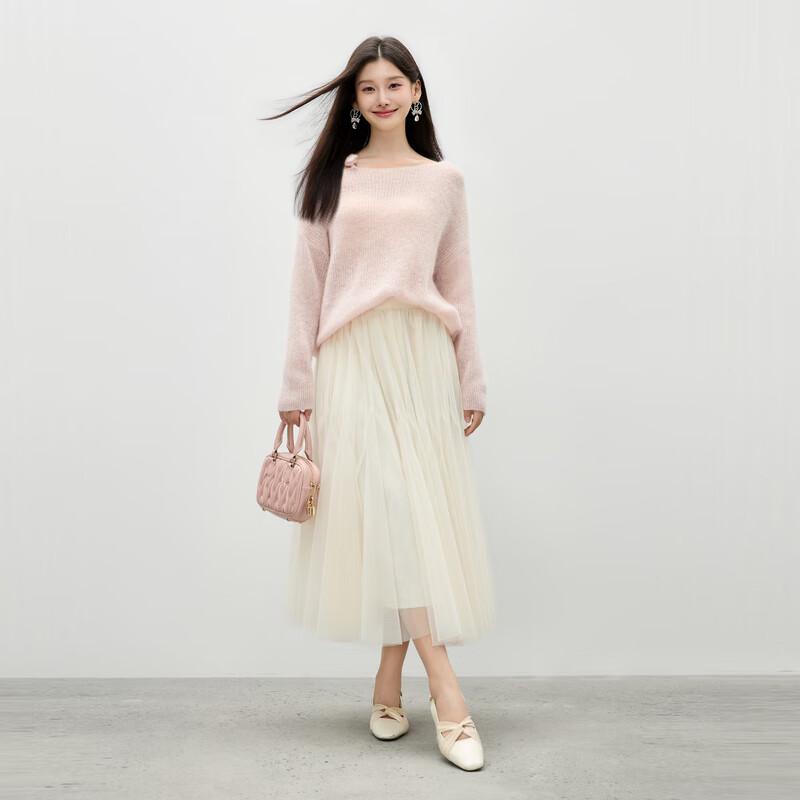 Qiu Shui Yi Ren Elegant Off-Shoulder Crochet Knit Top