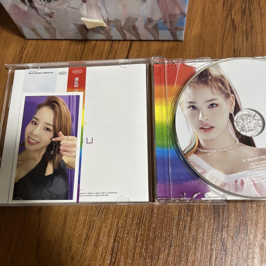 [USED] NiziU step and a step first limited edition