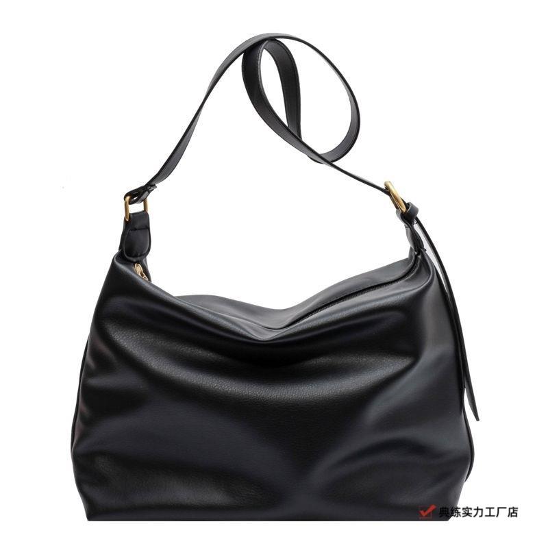 Black Bag Women's Autumn and Winter New Fashionable Large-capacity Shoulder Messenger Bag Casual Versatile Commuter Tote Bag