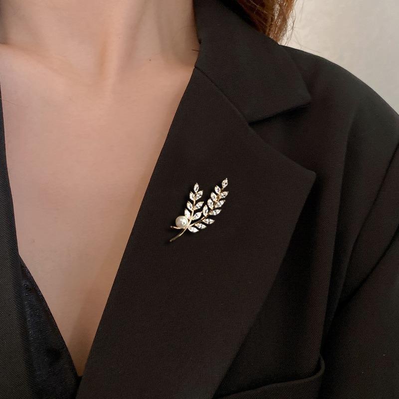 Crystal Glass Horse Eye Wheat Ear Brooch High-end Exquisite and Simple New Pearl Pin Versatile Corsage Suit Accessories