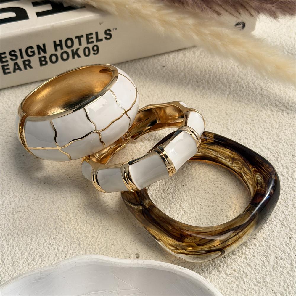 3 Styles Vintage Enamel Drop Oil Irregular Wave Acrylic Bracelet for Women Boho Geometric Stackable Wide Cuff Bracelets Jewelry