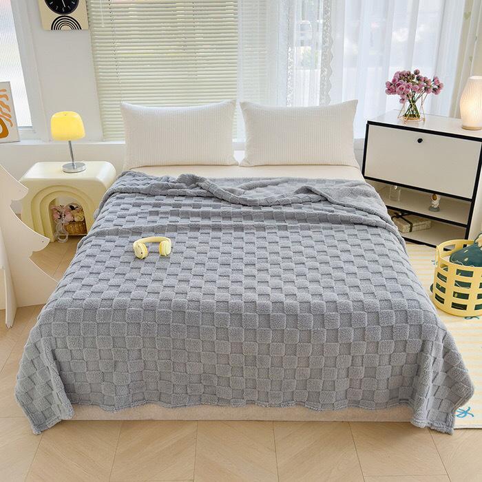 Checkerboard 3D Jacquard Taffeta Plush Blanket – Lightweight Sofa Cover/Office Nap and Air-Conditioning Blanket