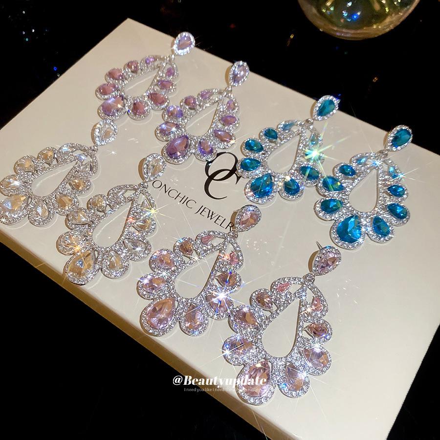 Silbernadel Strass Tränenohrringe: Luxuriöse, Modische, Hochwertige Hofstil-Stecker mit einem Individualistischen, Übertriebenen Design.