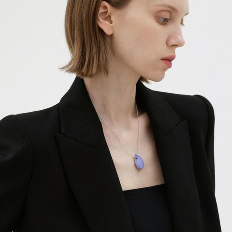 REINDEER MUTE ACRYLIC NECKLACE 13