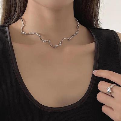 Chic Irregular Women's Necklace - Summer Trend, Versatile and Stylish Design