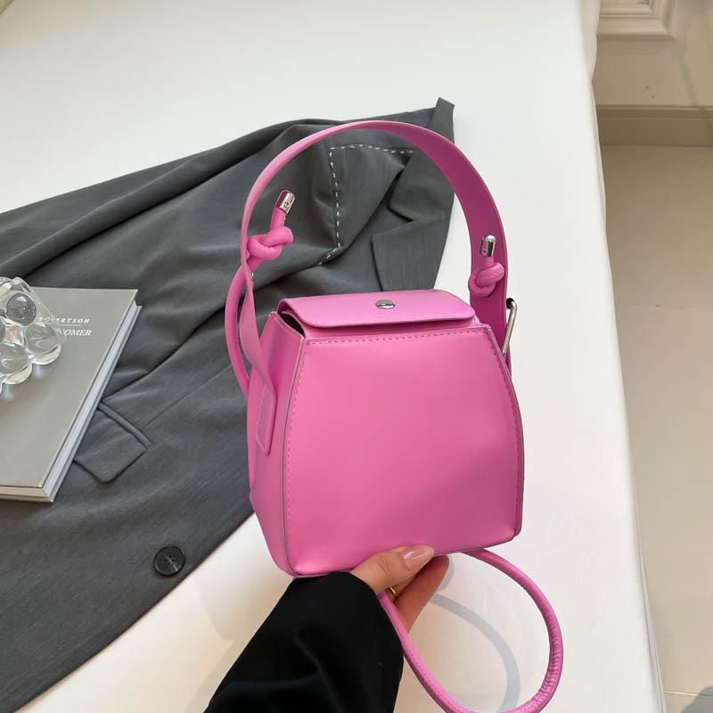 Hochwertige Nischen-Handtasche quadratische Box-Tasche Damen 2025 Frühling Neu Trendiges ausländisches Persönlichkeitsdesign Schulter-Umhängetasche