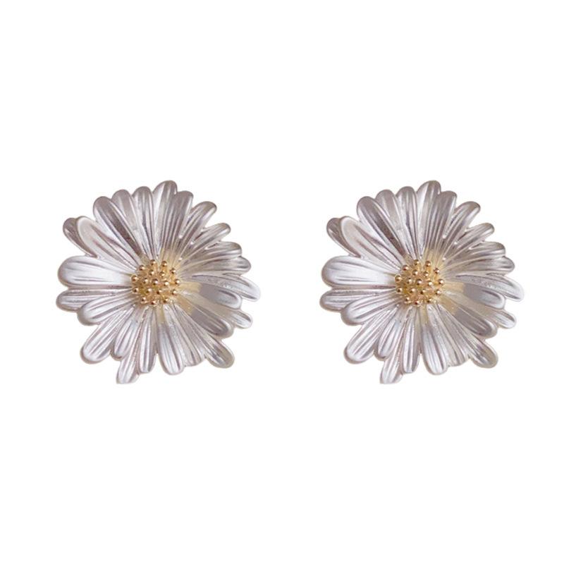 Fashionable, Sweet and Versatile Metal Daisy Earrings, Niche and Simple Design Earrings for Women