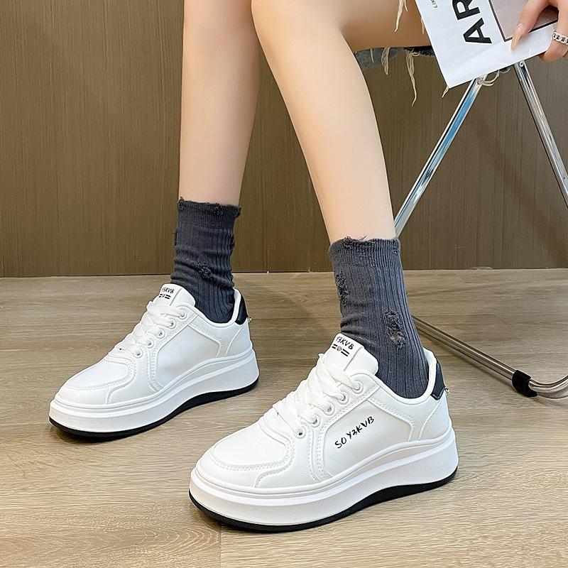

Autumn new little white shoes women 2025 casual versatile board shoes ins student sports Korean version of Internet celebrity single shoe tide 35