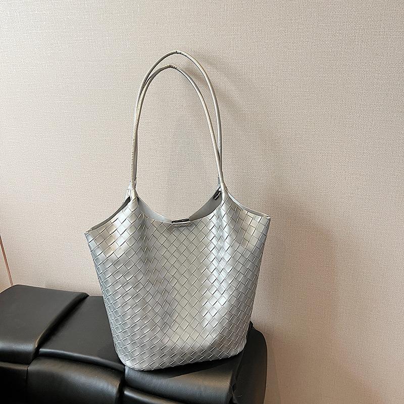 New leather women's bag trendy fashion woven pattern cowhide casual vegetable basket bucket bag portable bag