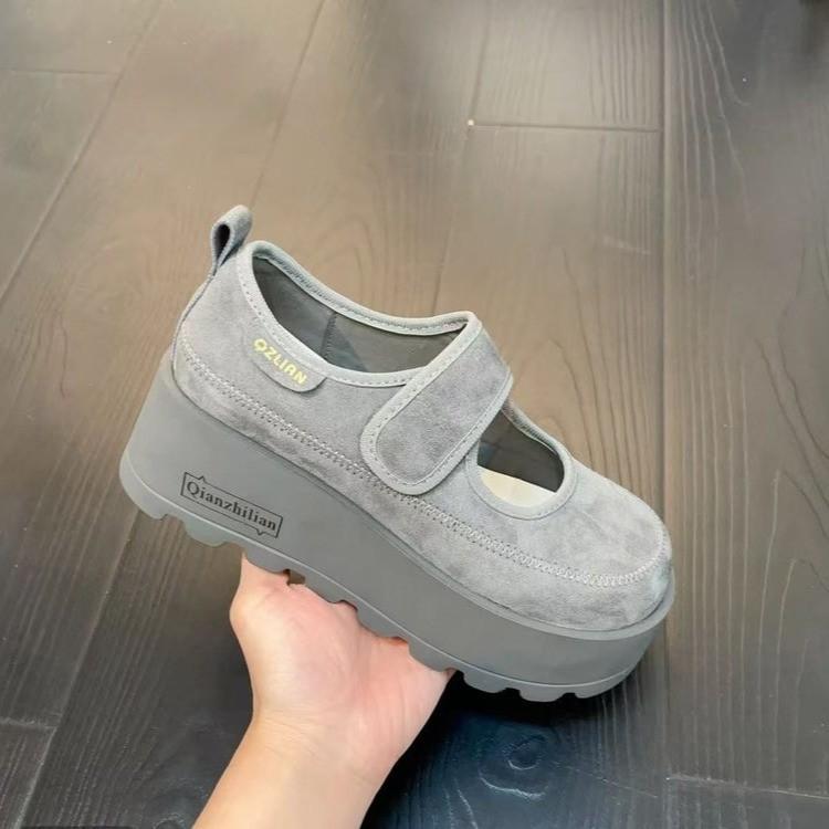 

Матовая кожа толстая подошва маффин женские весенние новые ретро маленький человек увеличивающие рост одинарные туфли 40 серый