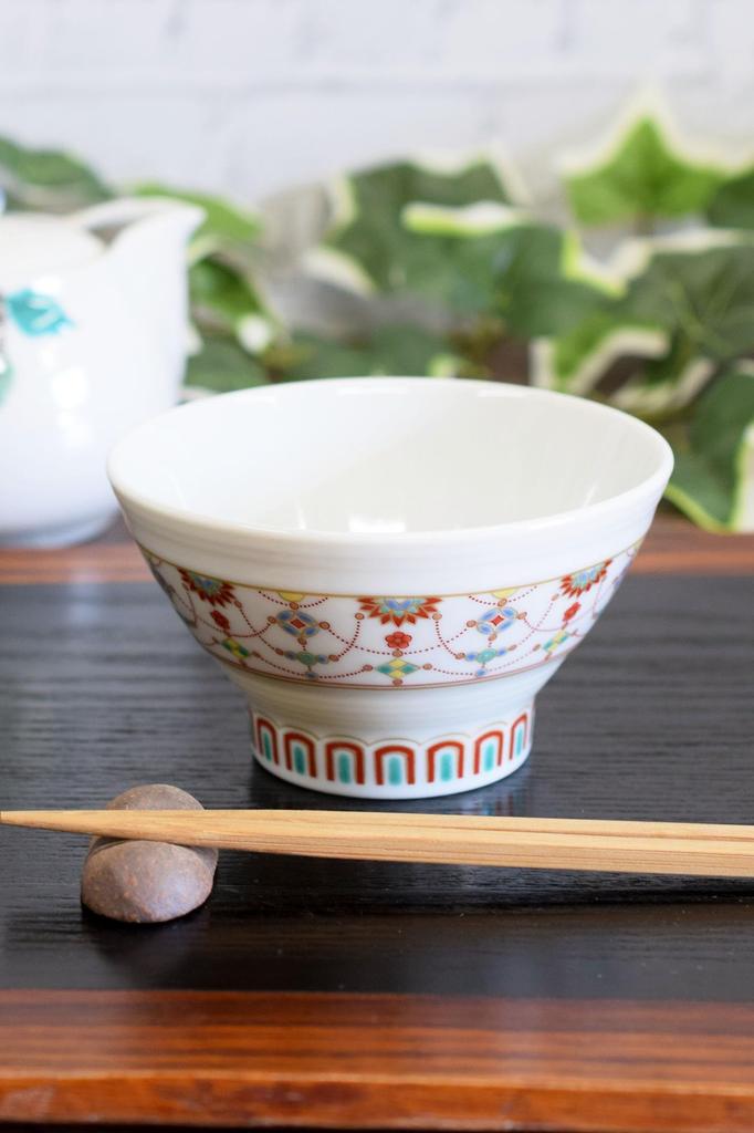 Waza No Kura Kutani Ware Sendan Rice Bowl with Yoraku Design, Stylish Japanese Tableware, Perfect As a Gift for 80th Birthdays