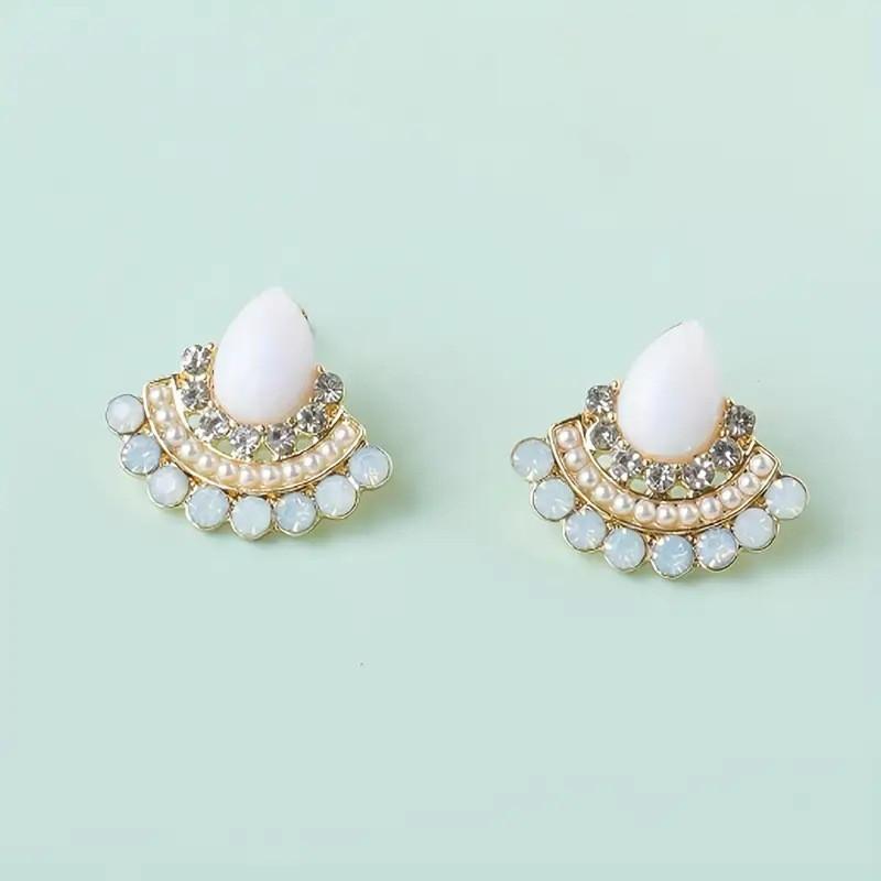 

Retro Inlaid Cat-eye Rhinestone Fan-shaped Earrings Fashionable Small Fragrant Style Women s Earrings 2Pcs белый