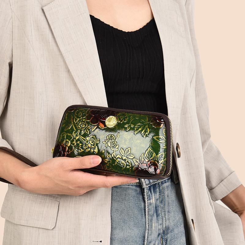 Elegant Embossed Floral Zipper Wallet for Women – Vintage Clutch with Gold Accent