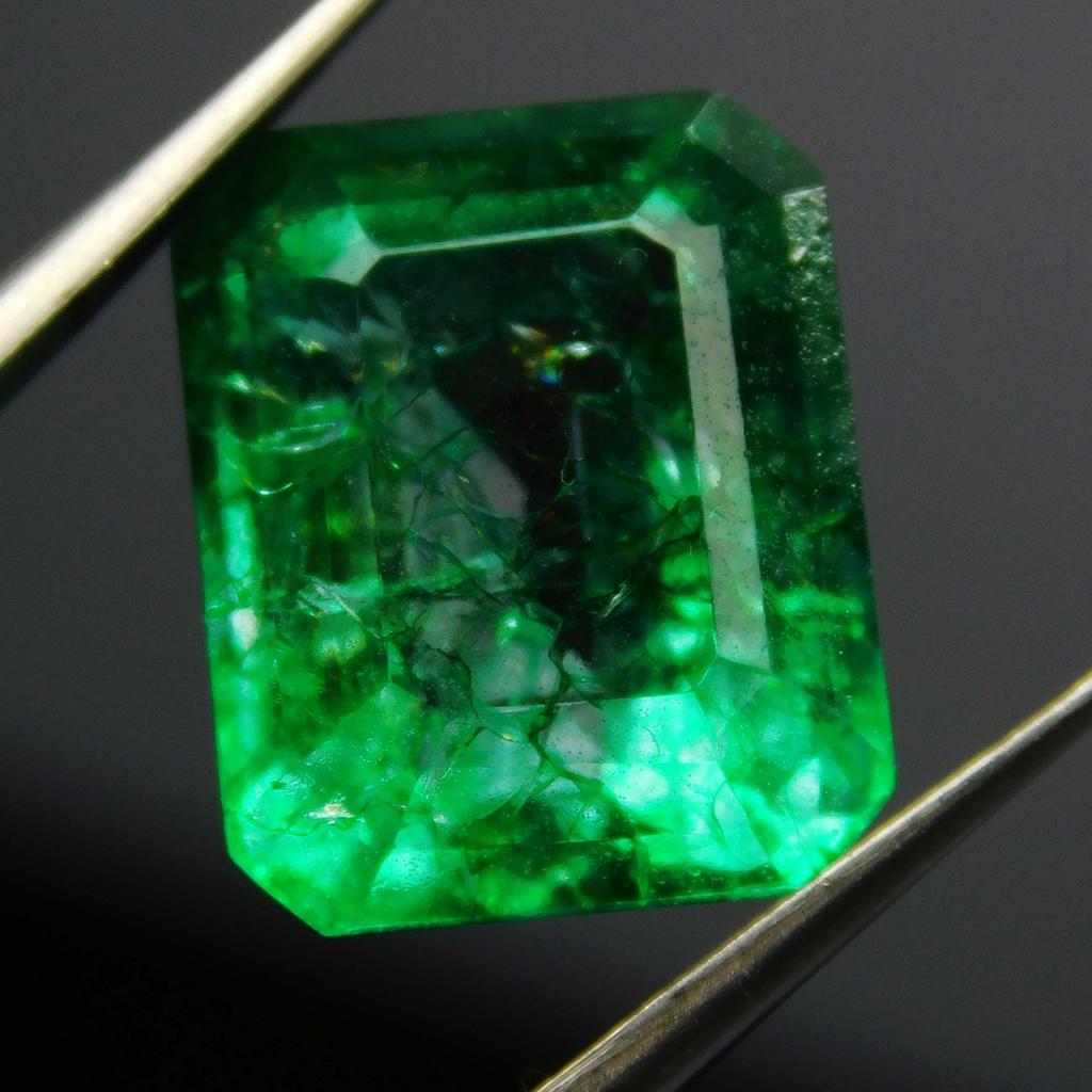 Natural Green Colombian Emerald 10.23ct Emerald Cut Certified Loose Gemstone