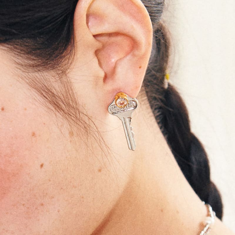 

August Harmony Unroutine Key Earring / 2color Silver Key