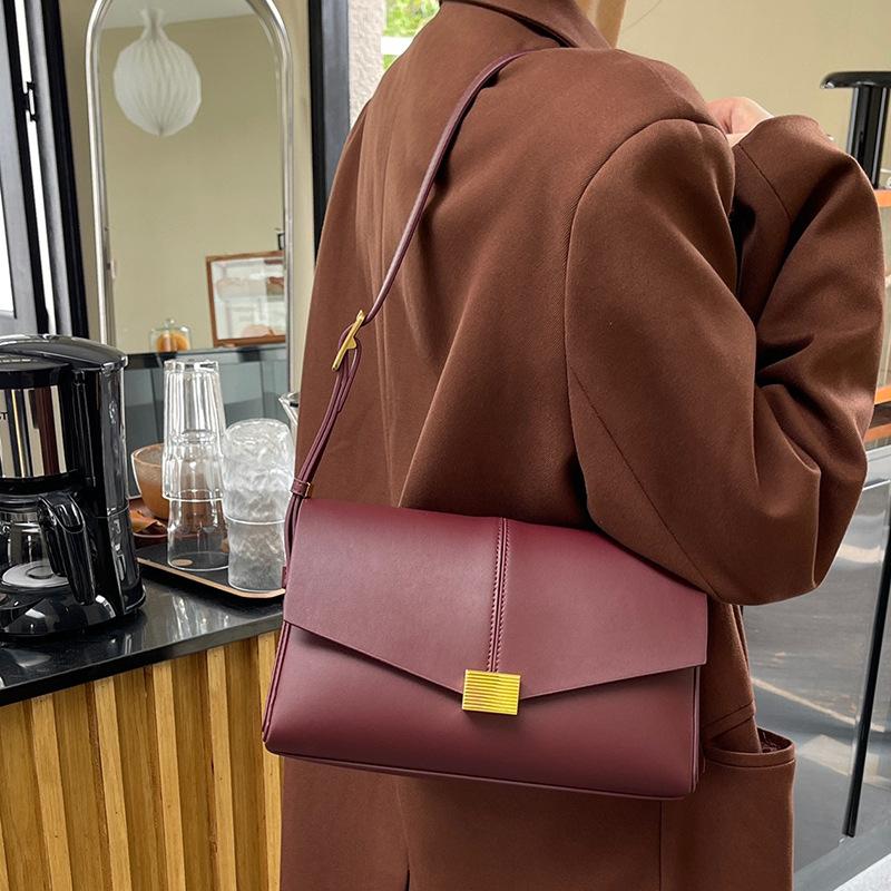 Autumn and Winter New Leather Large-capacity Envelope Single Shoulder Versatile Fashion Simple Commuting Korean Version Messenger Small Square Bag