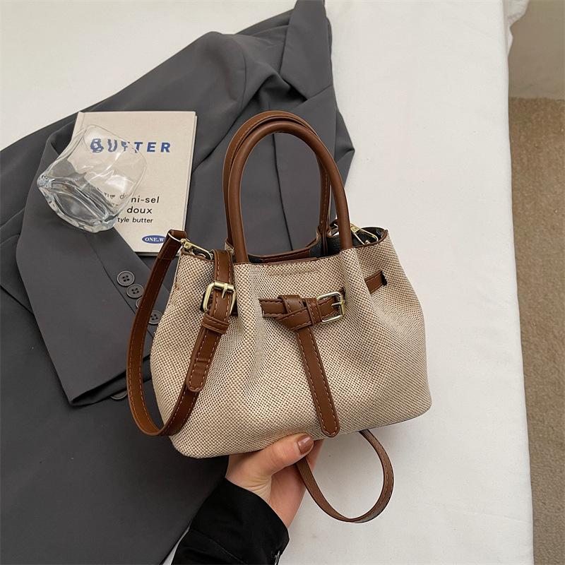 Leisure Single-shoulder Bag with High-end Texture, Retro Hand-held Feel, Fashionable Cloud-shaped Bag