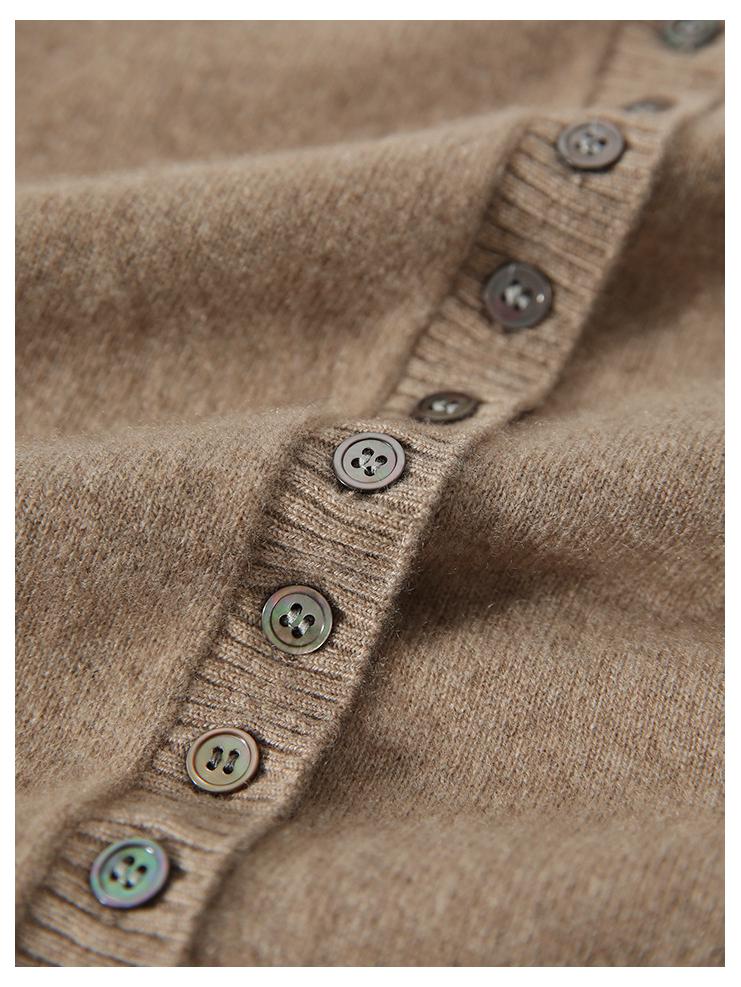 2024 Autumn Women's Round Neck Buttoned Knit Cardigan: European & American Style