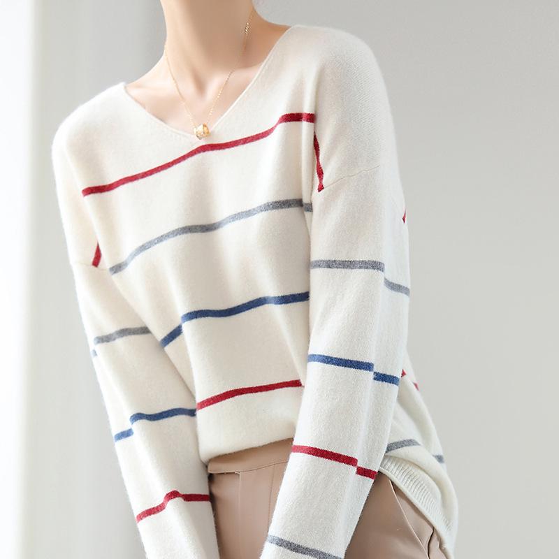 Women's Pure Wool Striped Round Neck Sweater - Slimming Loose Knitwear for Autumn and Winter.