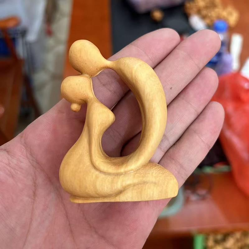 

резьба по дереву Абстрактный персонаж Любовь Поцелуй скульптуры и фигурки Аксессуары для украшения дома комнаты Маленький подарок для молодоженов