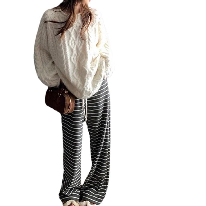 YUNSHU Retro Twisted Round-Neck Pullover Sweater for Women - Soft, Thick, Loose-Fit Knitted Top for Autumn and Winter