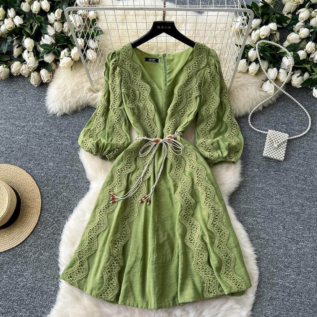 Frühling Sommer Frauen V-Ausschnitt Laterne Ärmel Stickerei Spitze Patchwork Chic Kleider mit Gürtel