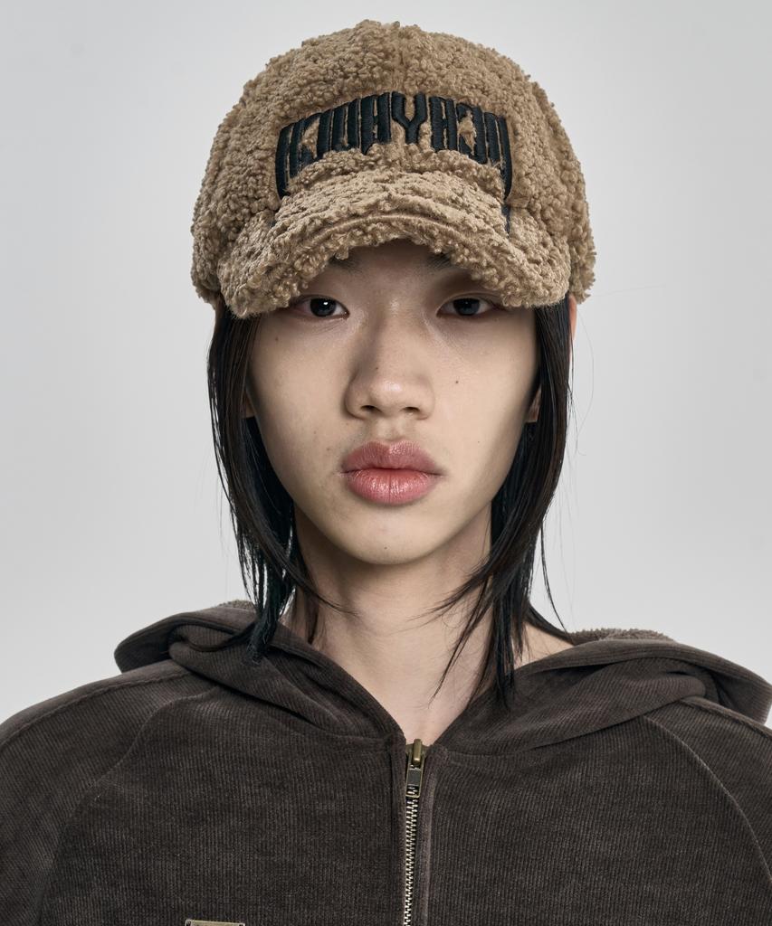 AJOBYAJO Arch Logo Fleece Cap [Camel]