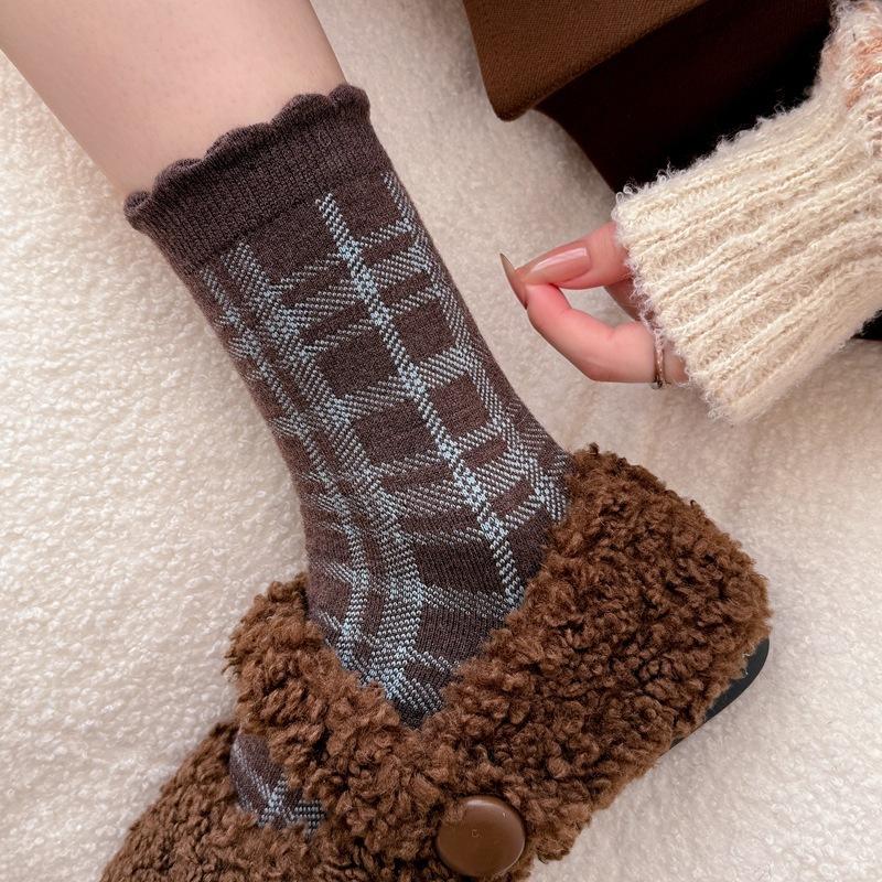 Autumn and Winter Striped Heart-shaped Coffee-colored Wool Socks, Polka Dot Mid-calf, Retro and Versatile, Pile Socks for Women