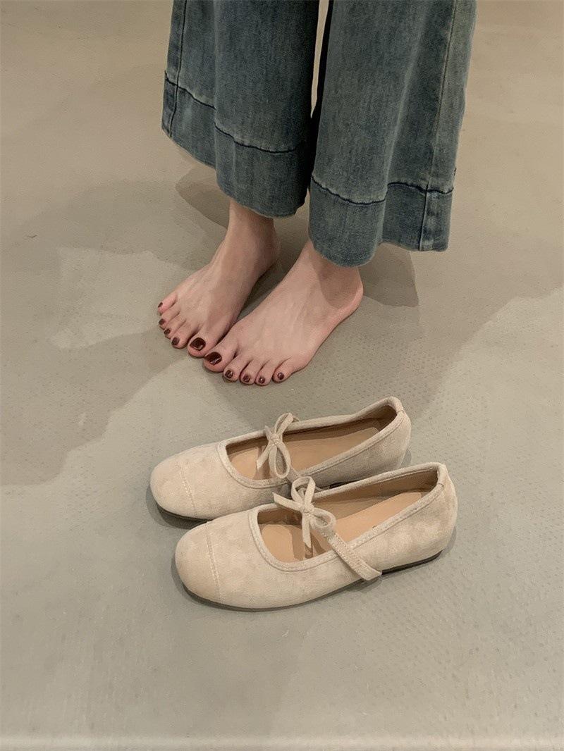 

French inner height-increasing shallow mouth flat-soled single shoes, spring and autumn 2025 new bow-tie commuting versatile one-pedal ladyshoes 35