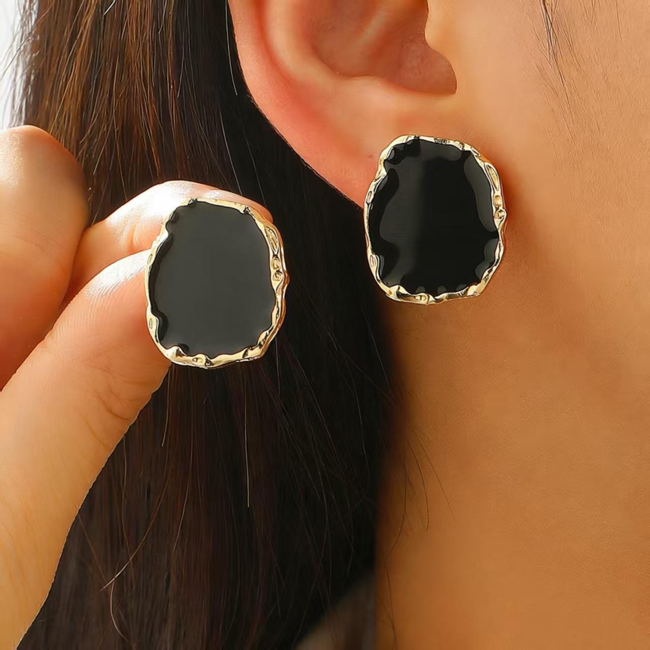 Temperament Alloy Irregular Earrings Retro Fashion Earrings One Size чёрный