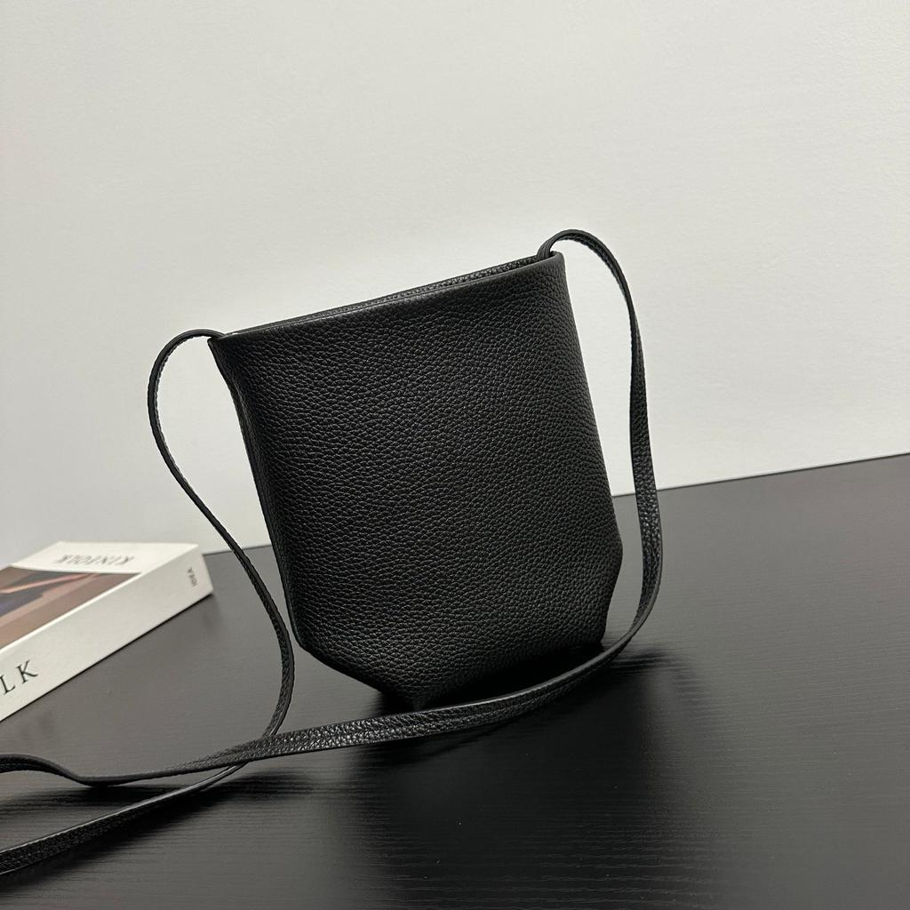 Row wind niche imported first-layer cowhide commuter mini bucket bag minimalist wind shoulder portable oblique span mobile phone bag